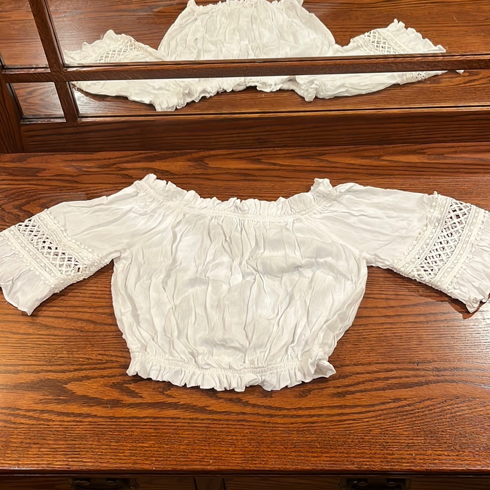 WHITE CROP TOP